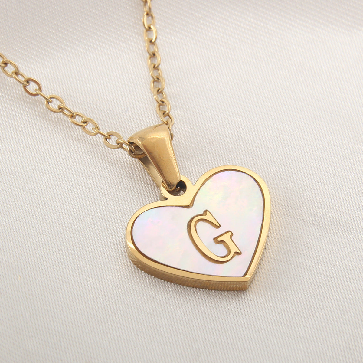 26 Letter Heart-shaped Necklace White Shell Love Clavicle Chain Fashion Personalized Necklace