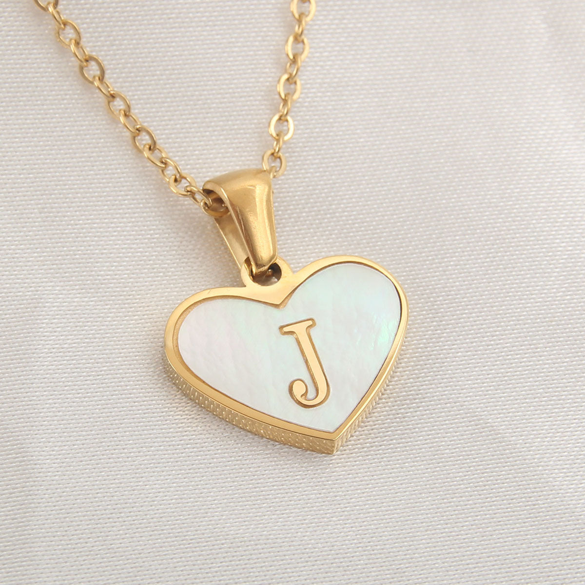 26 Letter Heart-shaped Necklace White Shell Love Clavicle Chain Fashion Personalized Necklace