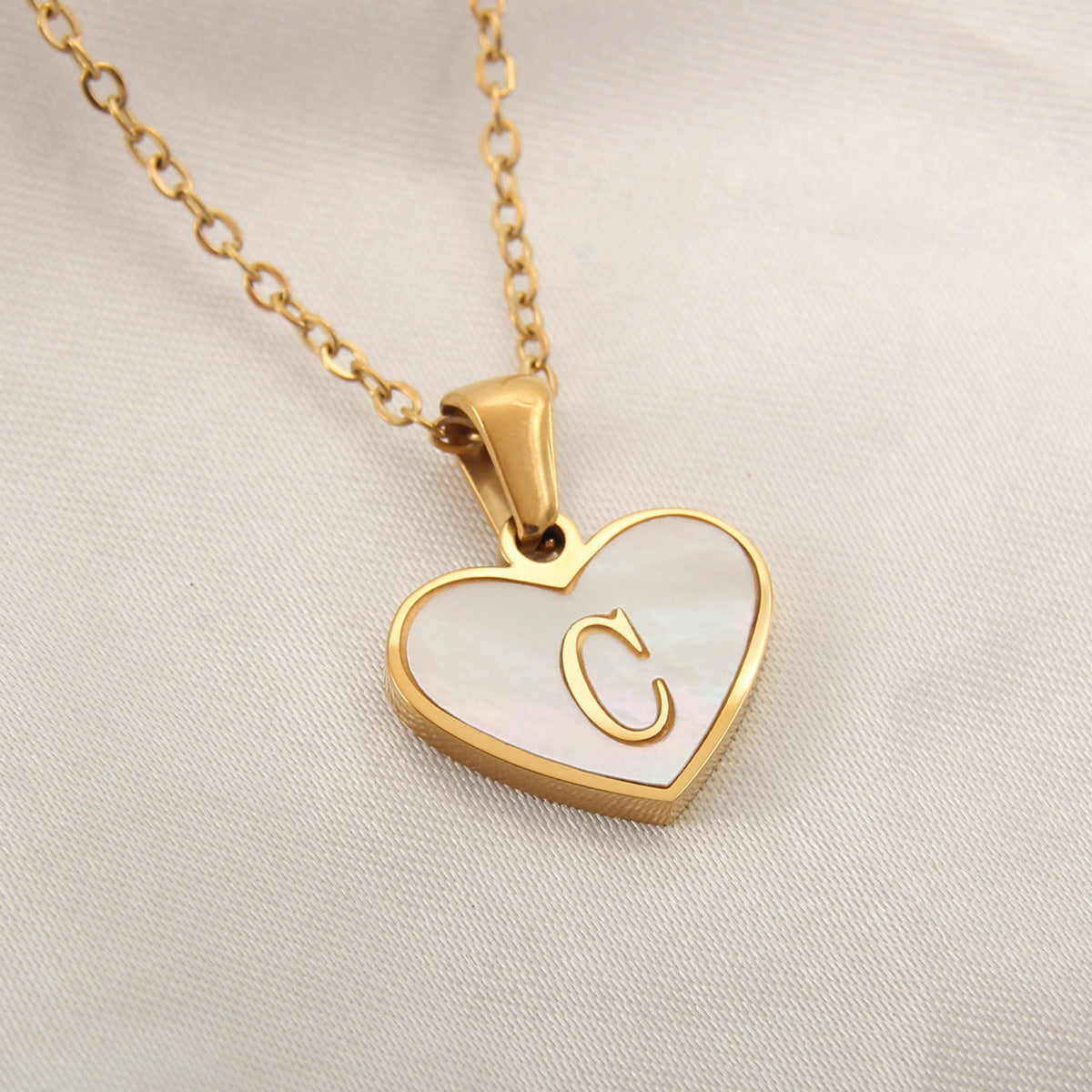 26 Letter Heart-shaped Necklace White Shell Love Clavicle Chain Fashion Personalized Necklace