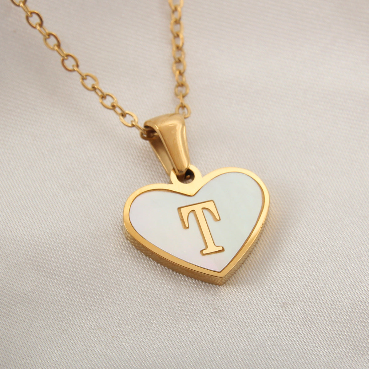 26 Letter Heart-shaped Necklace White Shell Love Clavicle Chain Fashion Personalized Necklace