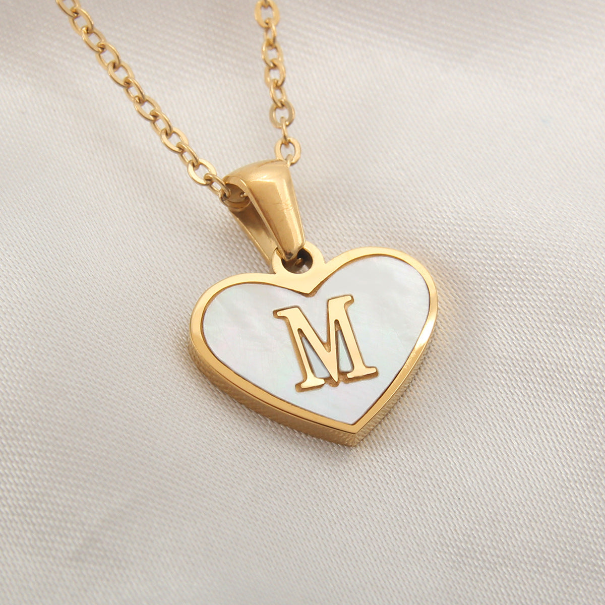 26 Letter Heart-shaped Necklace White Shell Love Clavicle Chain Fashion Personalized Necklace