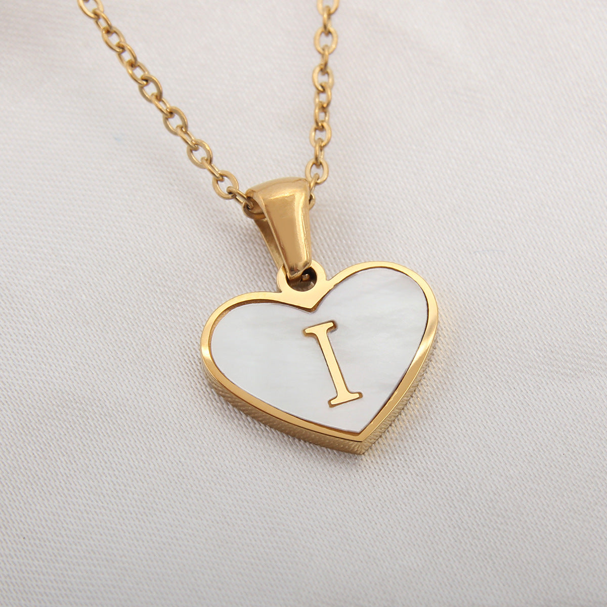 26 Letter Heart-shaped Necklace White Shell Love Clavicle Chain Fashion Personalized Necklace