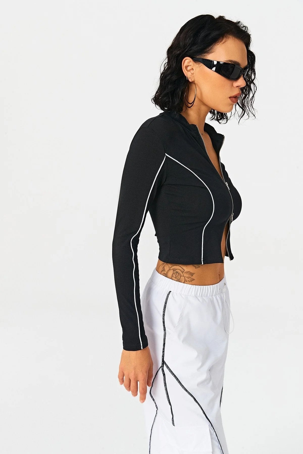 Women's Contrasting Color Line Standing Collar Wears Knitted Shirts