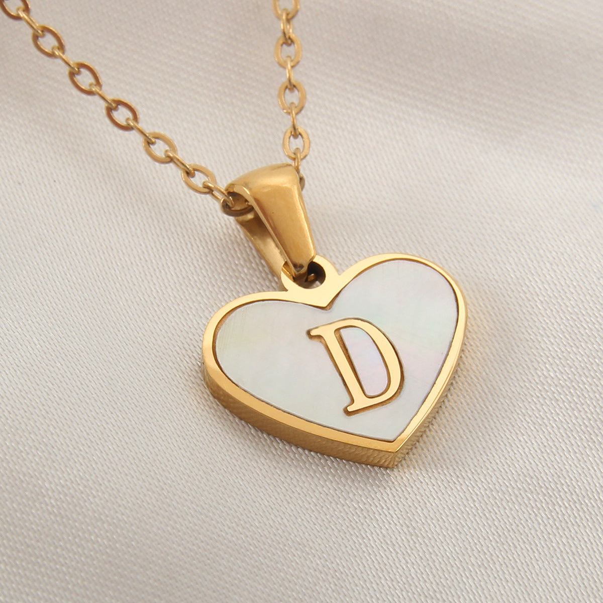 26 Letter Heart-shaped Necklace White Shell Love Clavicle Chain Fashion Personalized Necklace
