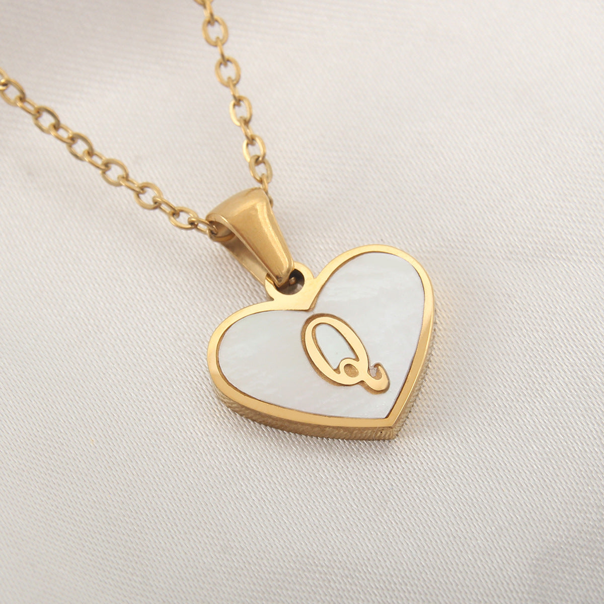 26 Letter Heart-shaped Necklace White Shell Love Clavicle Chain Fashion Personalized Necklace