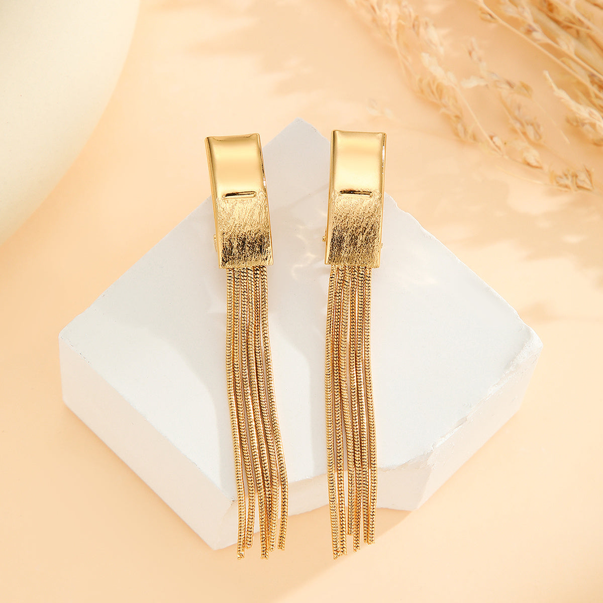 2pcs Fashionable Modern Metal Thin Chain Earrings, Gold Bead Tassel Earrings