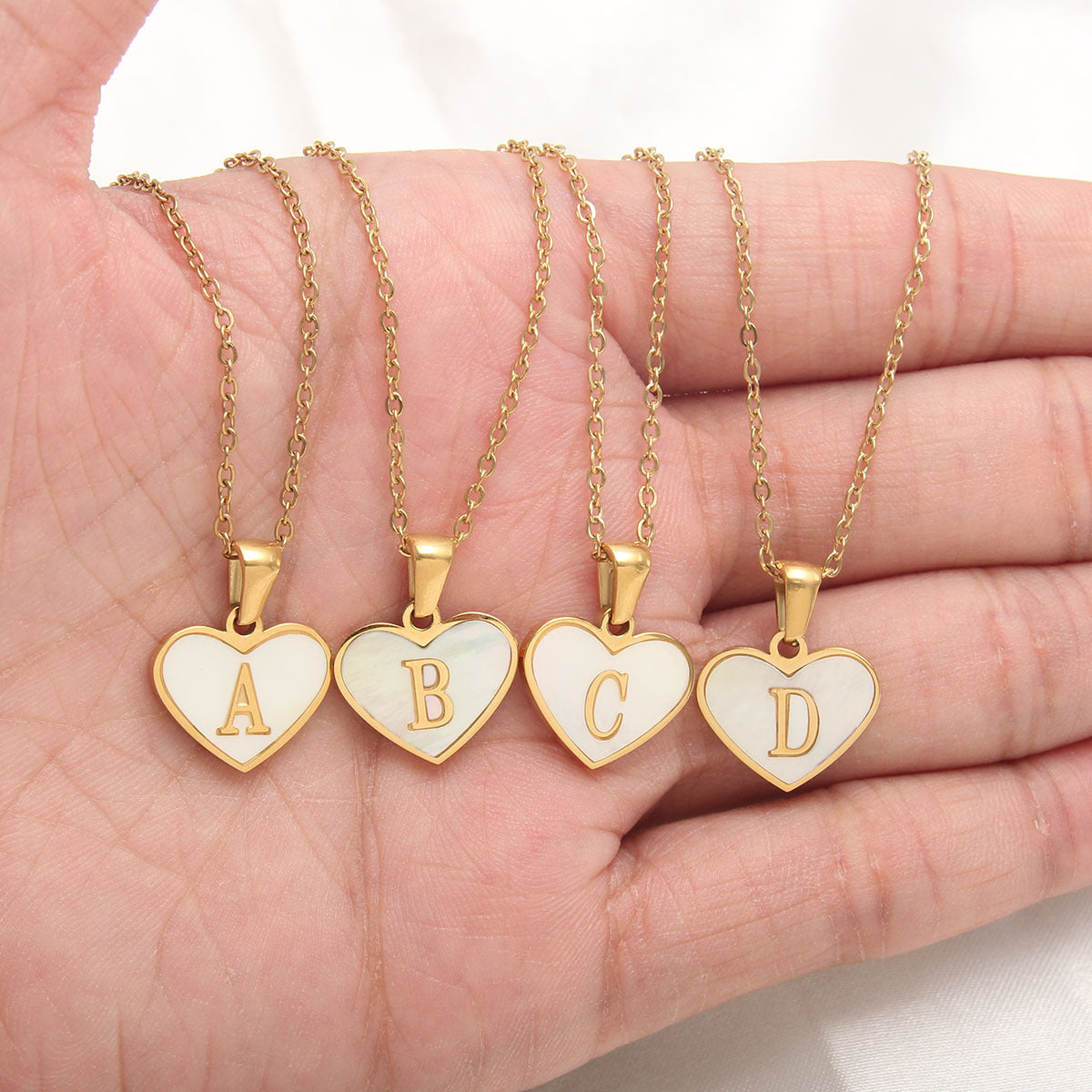 26 Letter Heart-shaped Necklace White Shell Love Clavicle Chain Fashion Personalized Necklace