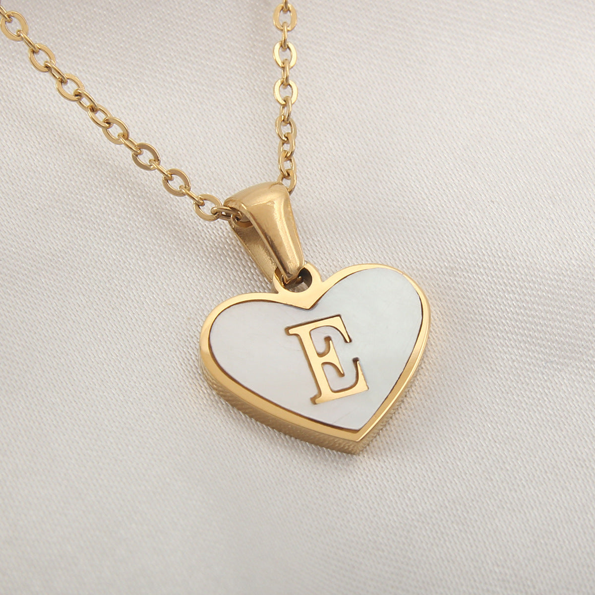 26 Letter Heart-shaped Necklace White Shell Love Clavicle Chain Fashion Personalized Necklace