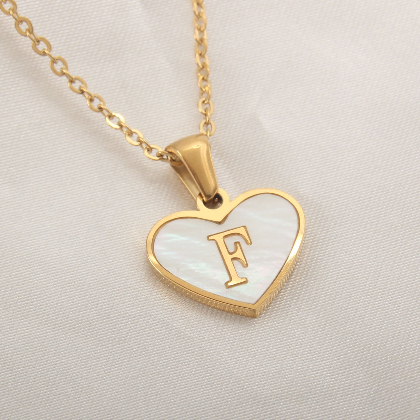 26 Letter Heart-shaped Necklace White Shell Love Clavicle Chain Fashion Personalized Necklace