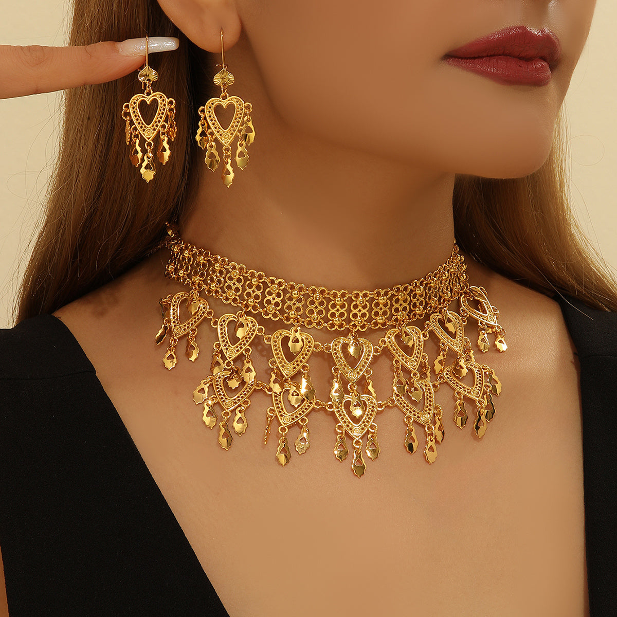 3pcs Fashionable Retro Luxury Heart-shaped Hollow Necklace Earrings