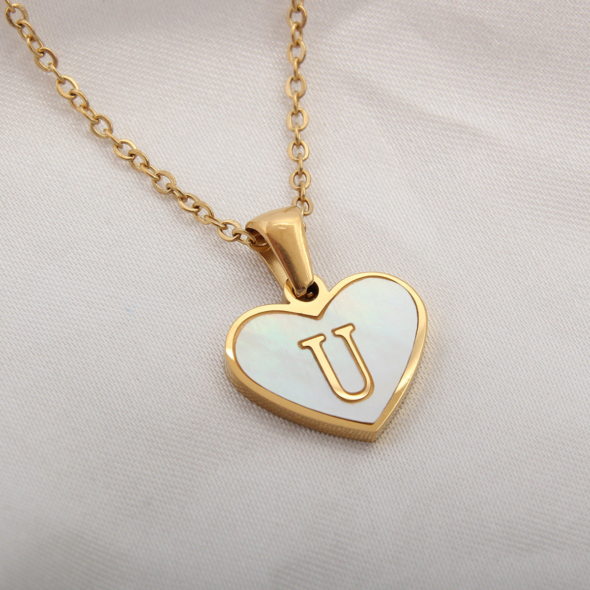 26 Letter Heart-shaped Necklace White Shell Love Clavicle Chain Fashion Personalized Necklace