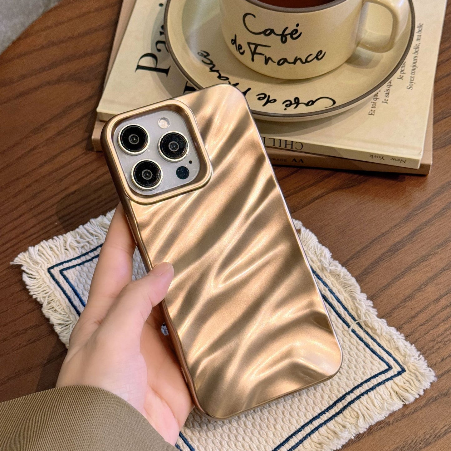 High-grade Desert Gold Silk Pattern Phone Case