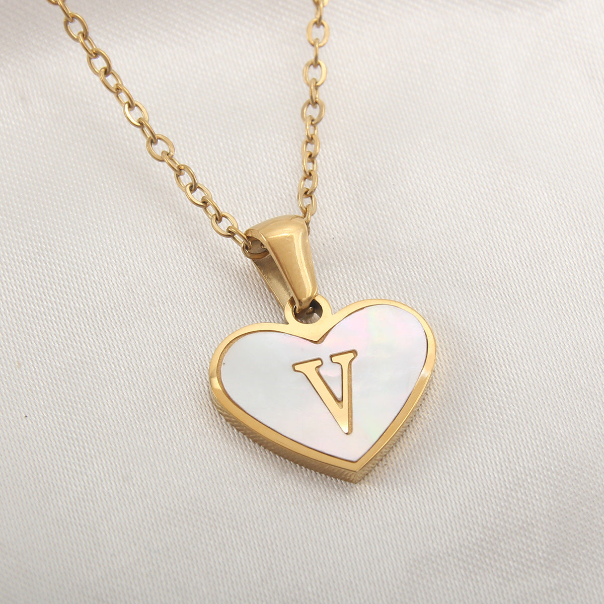 26 Letter Heart-shaped Necklace White Shell Love Clavicle Chain Fashion Personalized Necklace