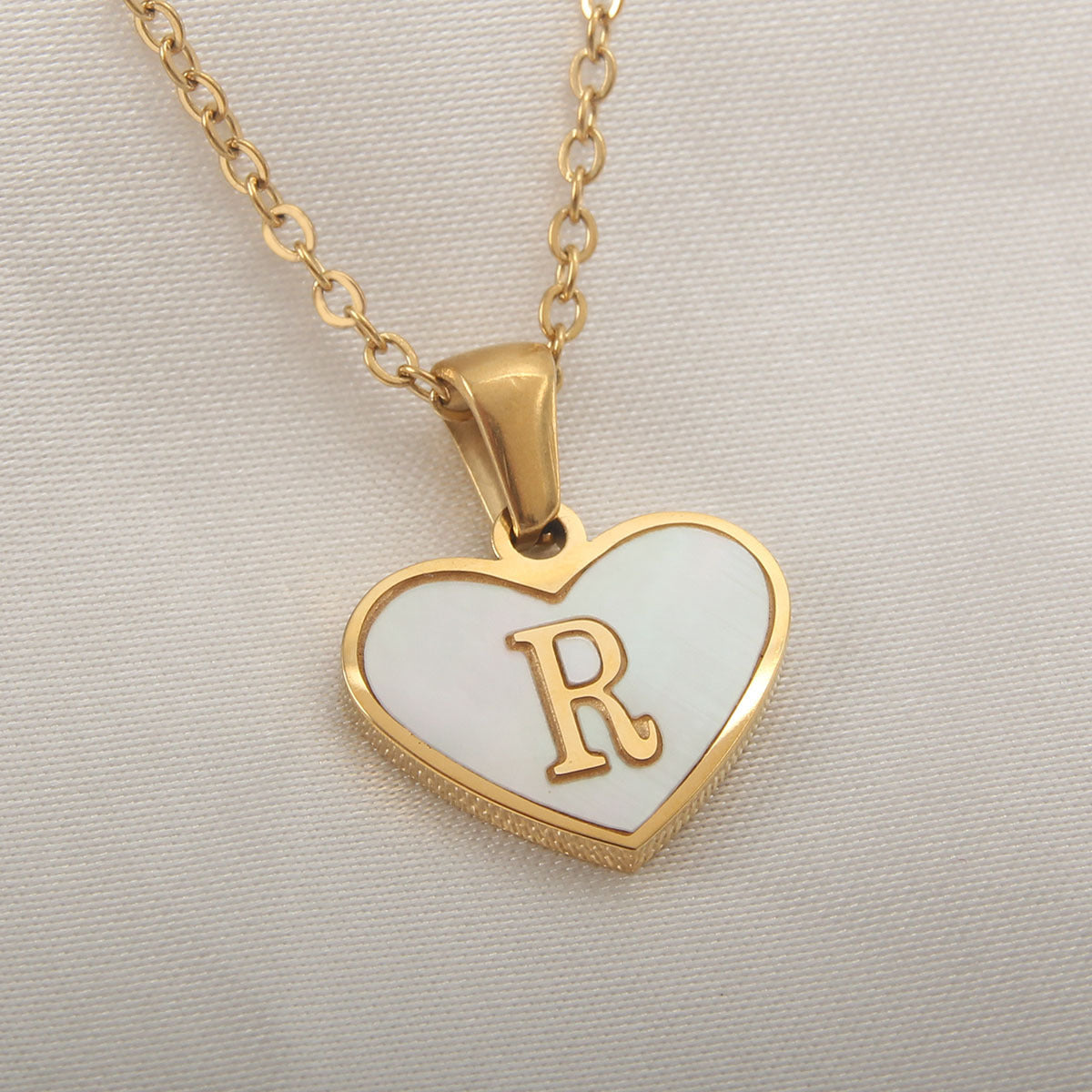 26 Letter Heart-shaped Necklace White Shell Love Clavicle Chain Fashion Personalized Necklace