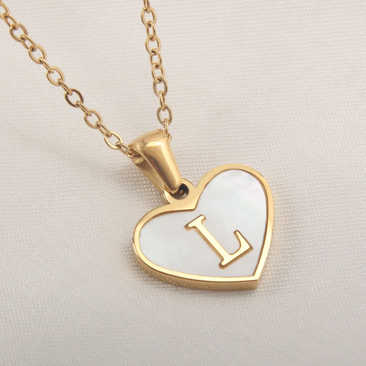 26 Letter Heart-shaped Necklace White Shell Love Clavicle Chain Fashion Personalized Necklace