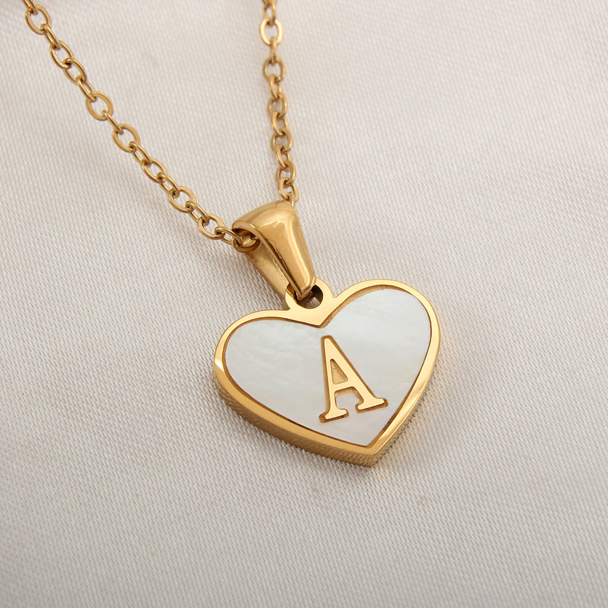 26 Letter Heart-shaped Necklace White Shell Love Clavicle Chain Fashion Personalized Necklace
