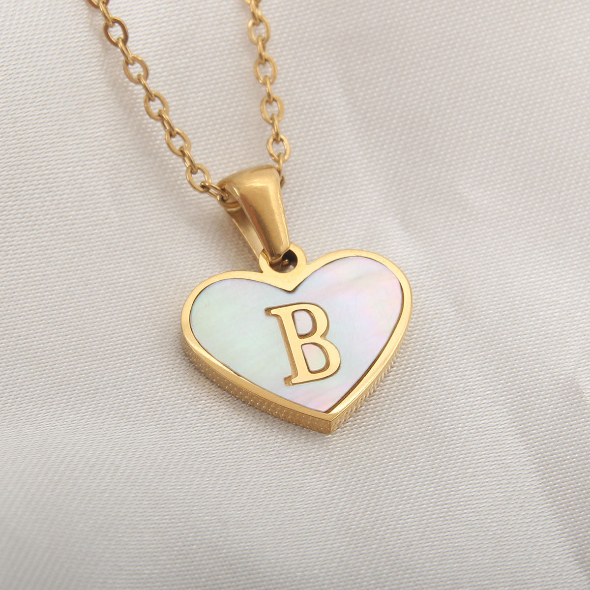 26 Letter Heart-shaped Necklace White Shell Love Clavicle Chain Fashion Personalized Necklace