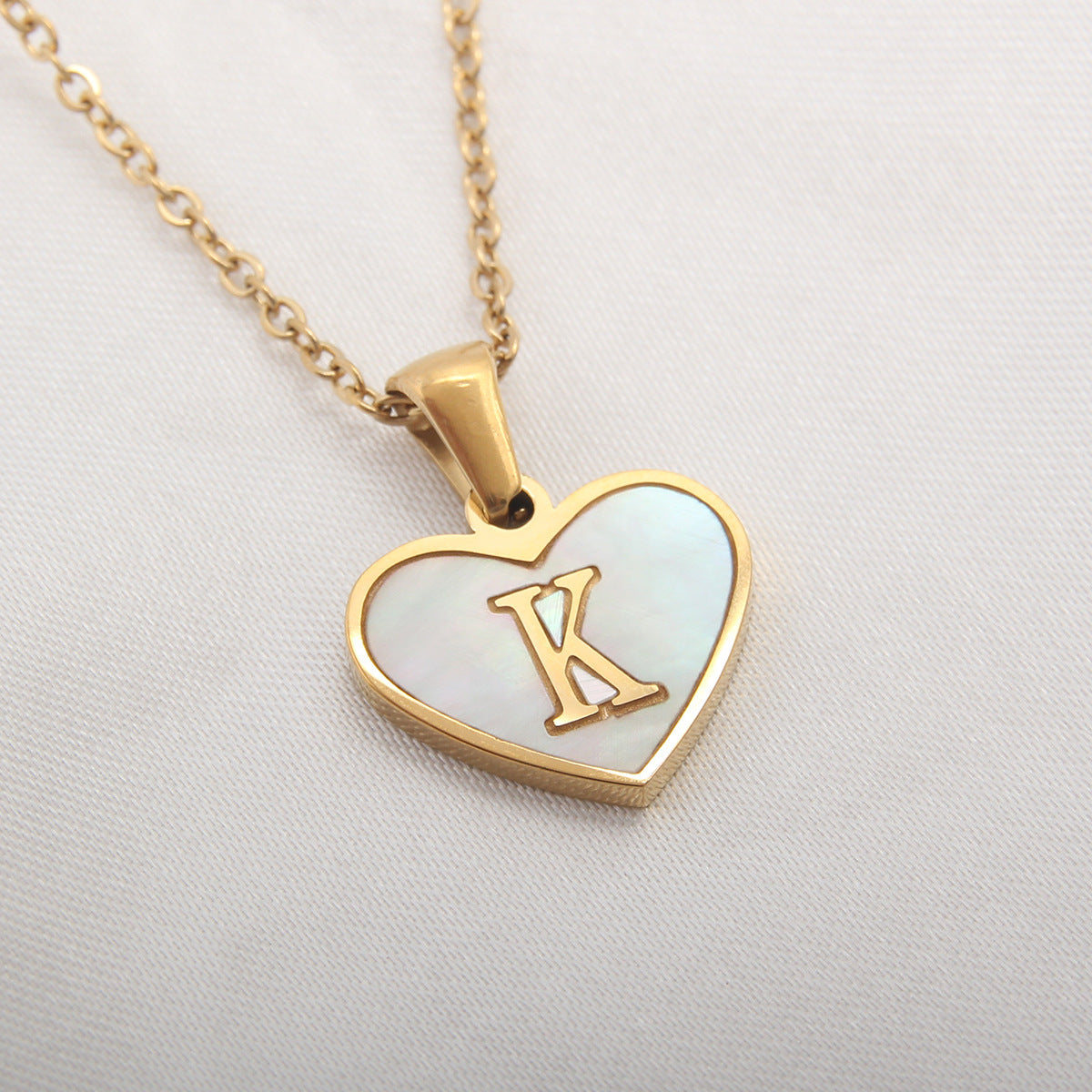 26 Letter Heart-shaped Necklace White Shell Love Clavicle Chain Fashion Personalized Necklace