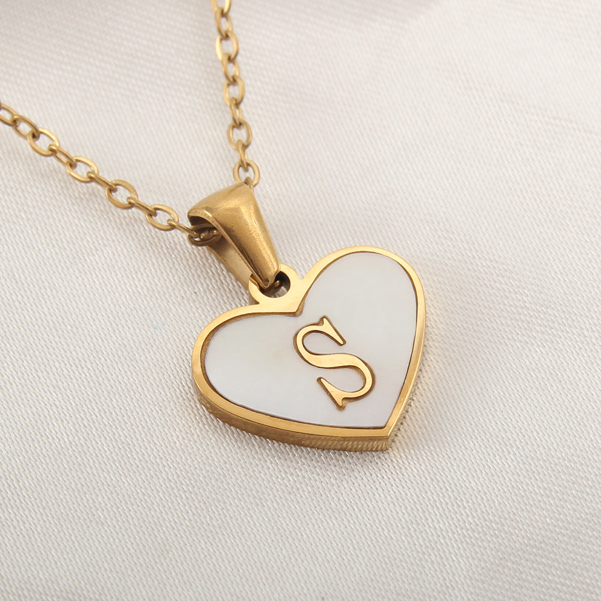 26 Letter Heart-shaped Necklace White Shell Love Clavicle Chain Fashion Personalized Necklace