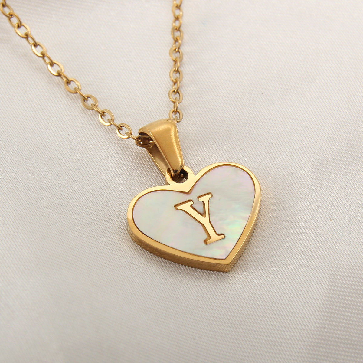 26 Letter Heart-shaped Necklace White Shell Love Clavicle Chain Fashion Personalized Necklace